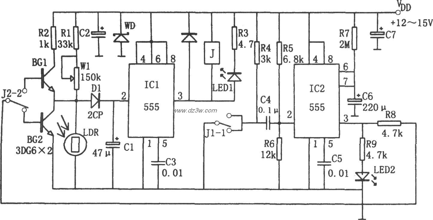 555构成的高性能路灯光电电路图